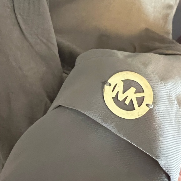 Sleeveless MK Blouse - Picture 2 of 3